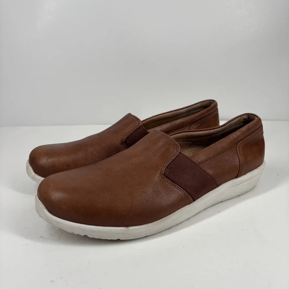 Vionic Magnolia Gianna Women's US 7.5 Tan Leather Comfort Slip-On Flat Loafers